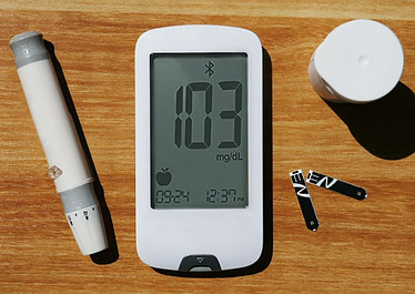 glucose meter showing 103 mg/dl